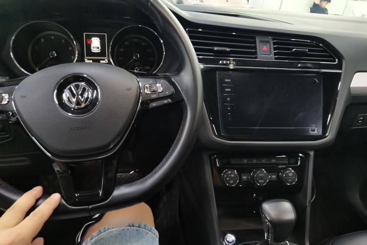 Used Volkswagen Tiguan L 2019 330TSI Automatic Two-Wheel Drive Panoramic Comfort Edition China VI Standard
