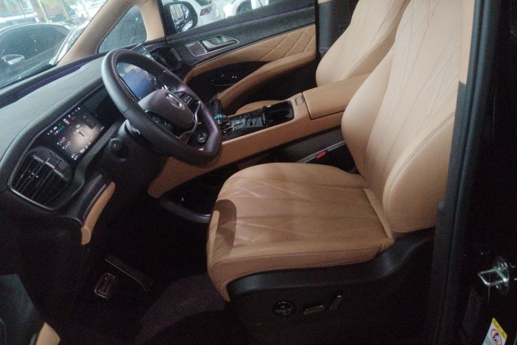 Used Denza D9 2025 DM-i Intelligent Drive 1020 Four-Wheel Drive Prestige Model