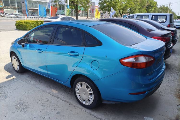 Used Ford Fiesta 2013 Sedan 1.5L Manual Fashion Edition
