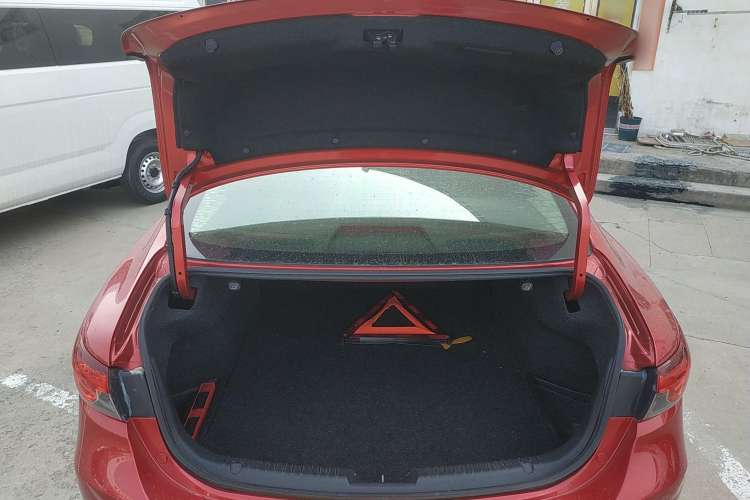 Used Mazda Atenza 2014 2.0L Blue Sky Luxury Edition