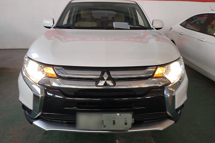 Used Mitsubishi Outlander 2016 2.0L Two-Wheel Drive Fashion Edition 5 Seats