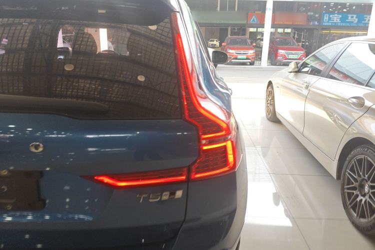 Used Volvo XC60 2019 T5 4x4 Smart & Dynamic Sport Edition China VI Standard