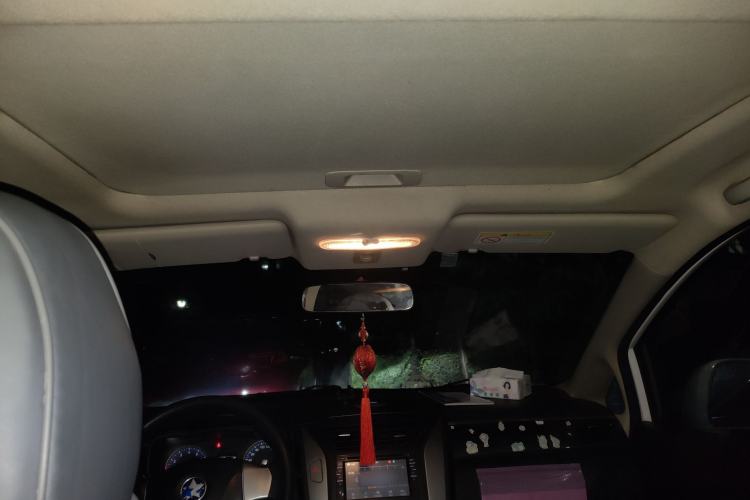 Used Venucia R50X 2015 1.6L Manual Luxury Edition
