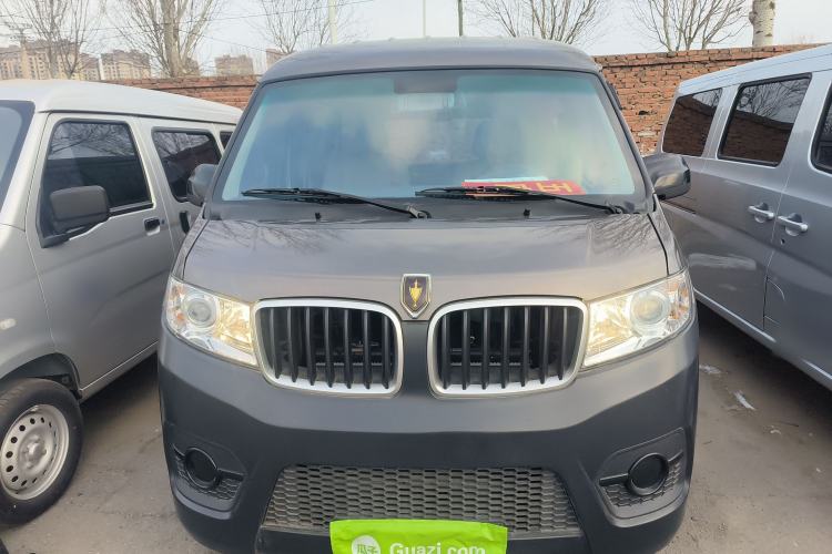 Used Jinbei Hiace X30 2023 1.5L Super-Comfortable Passenger Van 5/6/7-Seater Non-Air-Conditioned Version Model SWC15M
