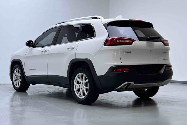 Used  Cherokee 2017 2.0L Superior Edition