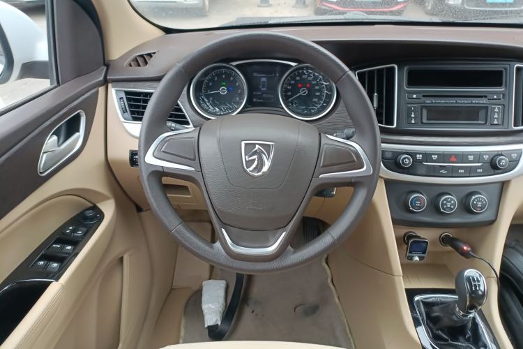 Used Baojun 730 2016 Revised 1.5L Manual Standard Version 7 Seats China V Emission Standard
