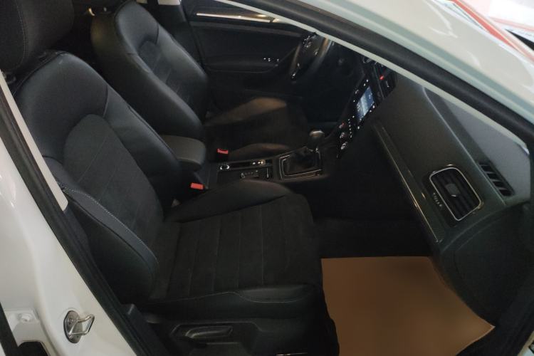 Used Volkswagen Golf 2018 230TSI Automatic Luxury Version
