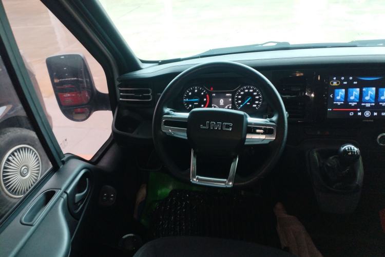 Used JMC Fushun 2022 2.0T Manual Multi-Function Passenger Vehicle Short Wheelbase Mid-Height Roof 6-Seater