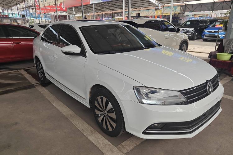 Used Volkswagen Sagitar 2017 230TSI Automatic Comfort Version
