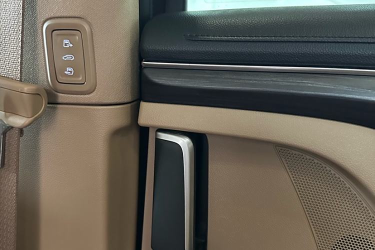 Used Buick GL8 2021 ES Landtrek 653T Luxury Model
