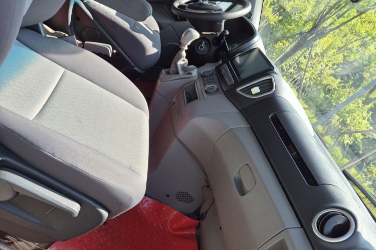 Used  Sunray 2022 2.0T Fuel-Efficient King PLUS Express Version Mid-axle 5-6 Seats HFC4DB3-2E4
