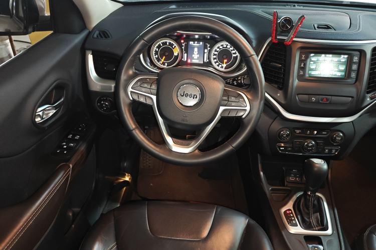 Used  Cherokee 2016 2.4L Leading Edition
