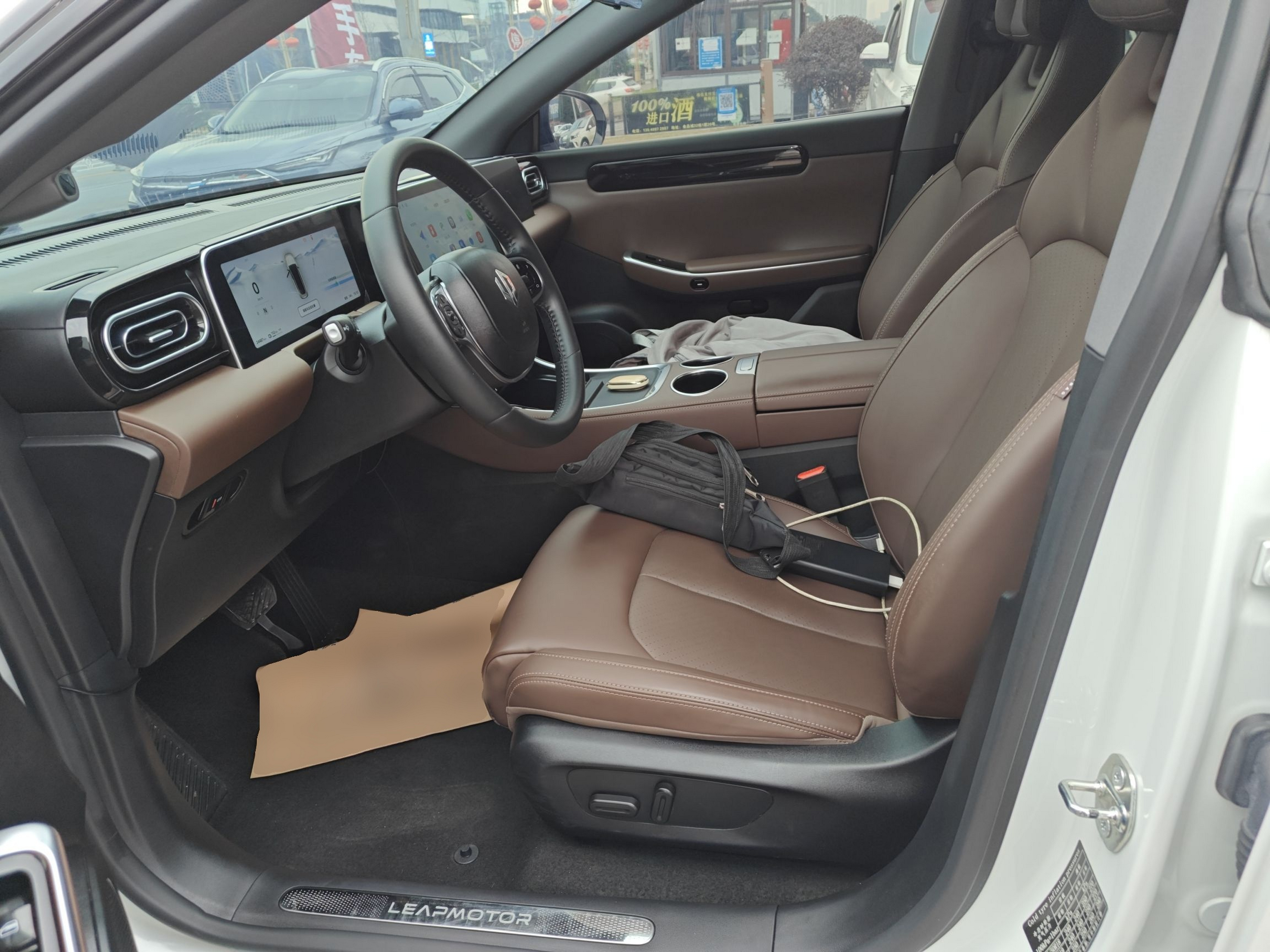 Переднее сиденье в автомобиле