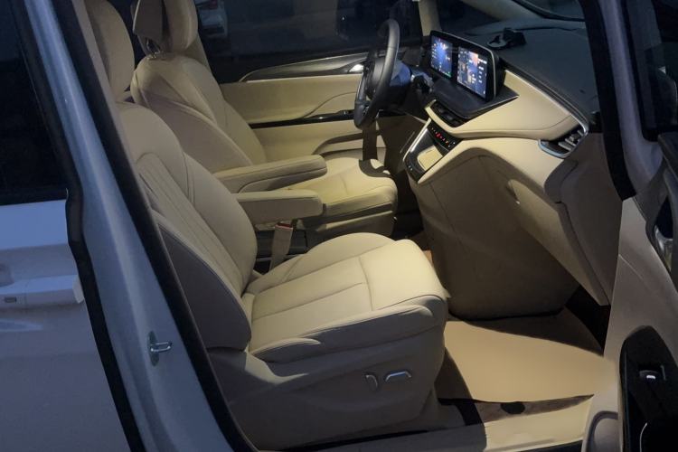 Used Buick GL8 New Energy 2025 Lu Shang Luxury Edition 7-Seater