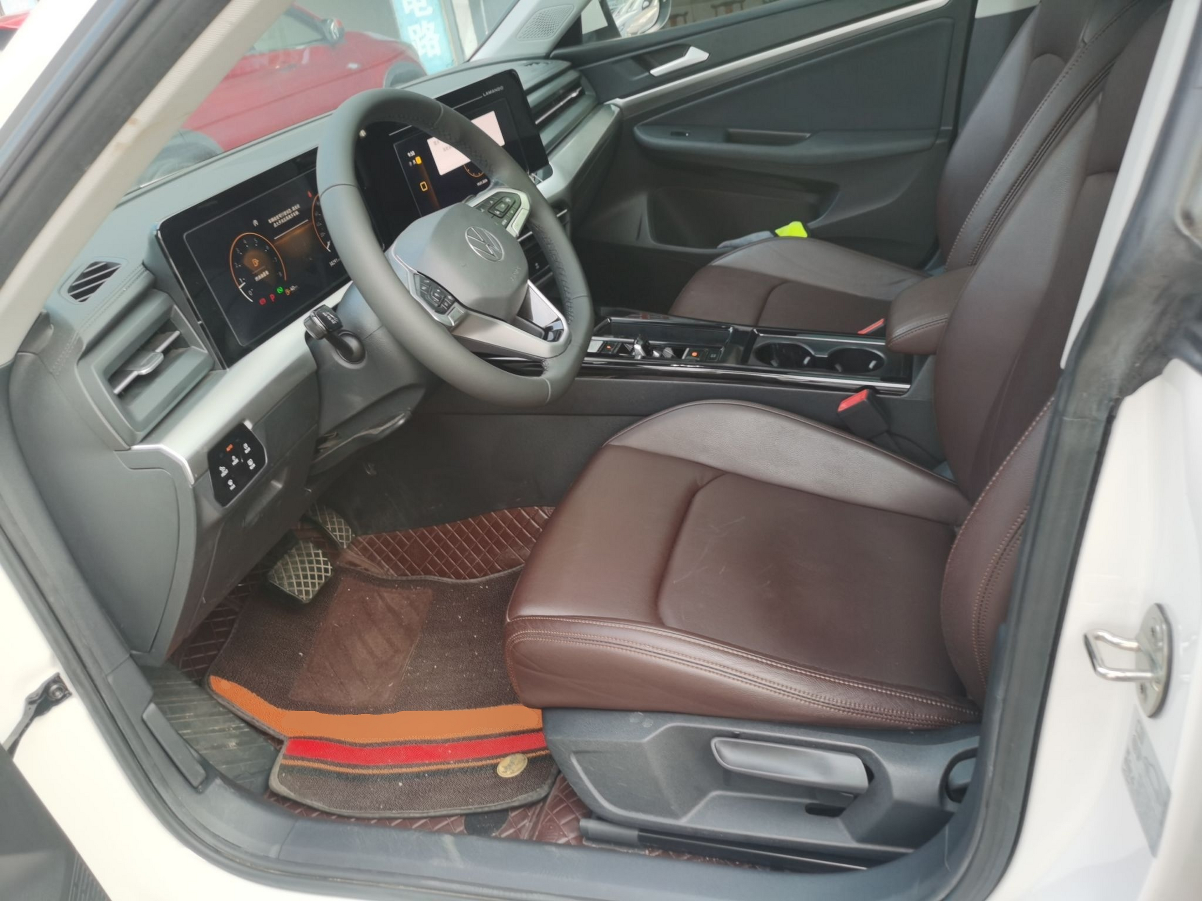 Переднее сиденье в автомобиле