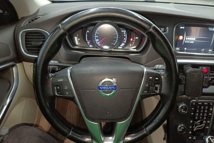 Used Volvo V40 2015 1.6T Zhiya Edition
