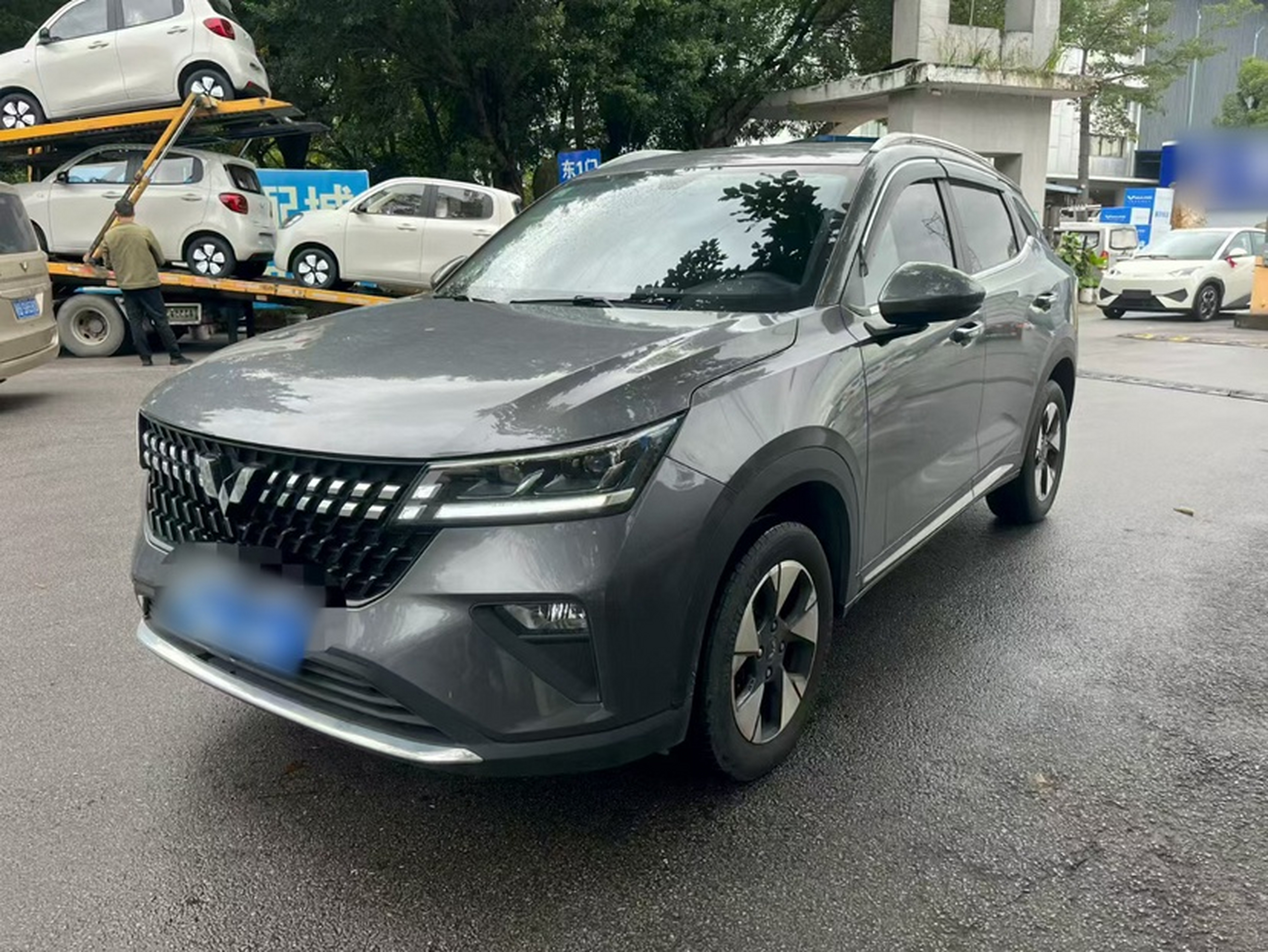 Под передней частью автомобиля