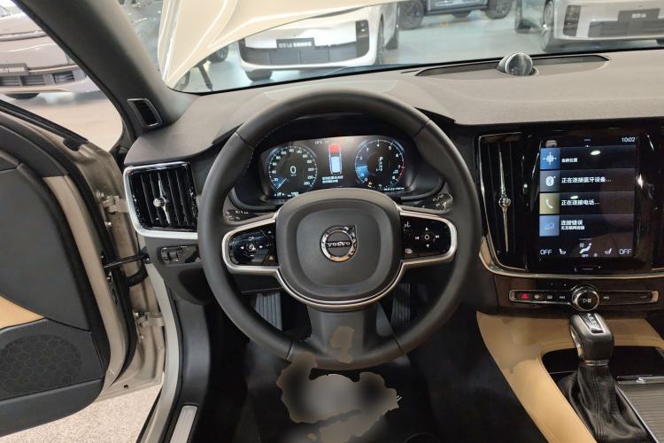 Used Volvo V90 2017 Cross Country T5 AWD Smart Range Edition
