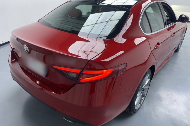 Used Alfa Romeo Giulia 2017 2.0T 280HP Luxury Edition
