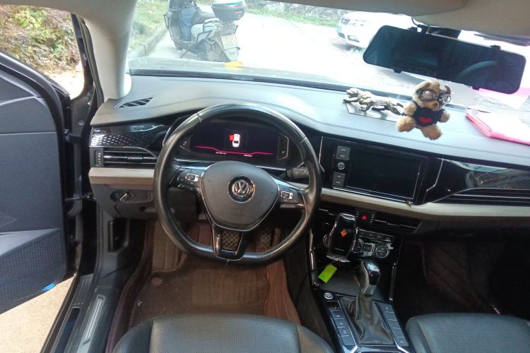 Used Volkswagen Passat 2019 330TSI Luxury Edition China VI Standard
