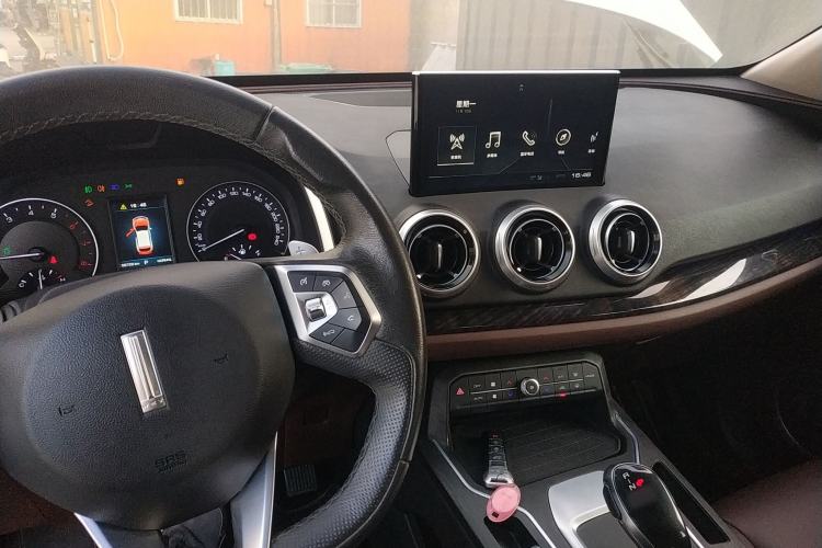 Used Wey VV5 2019 1.5T Two-Wheel Drive Color Pioneer
