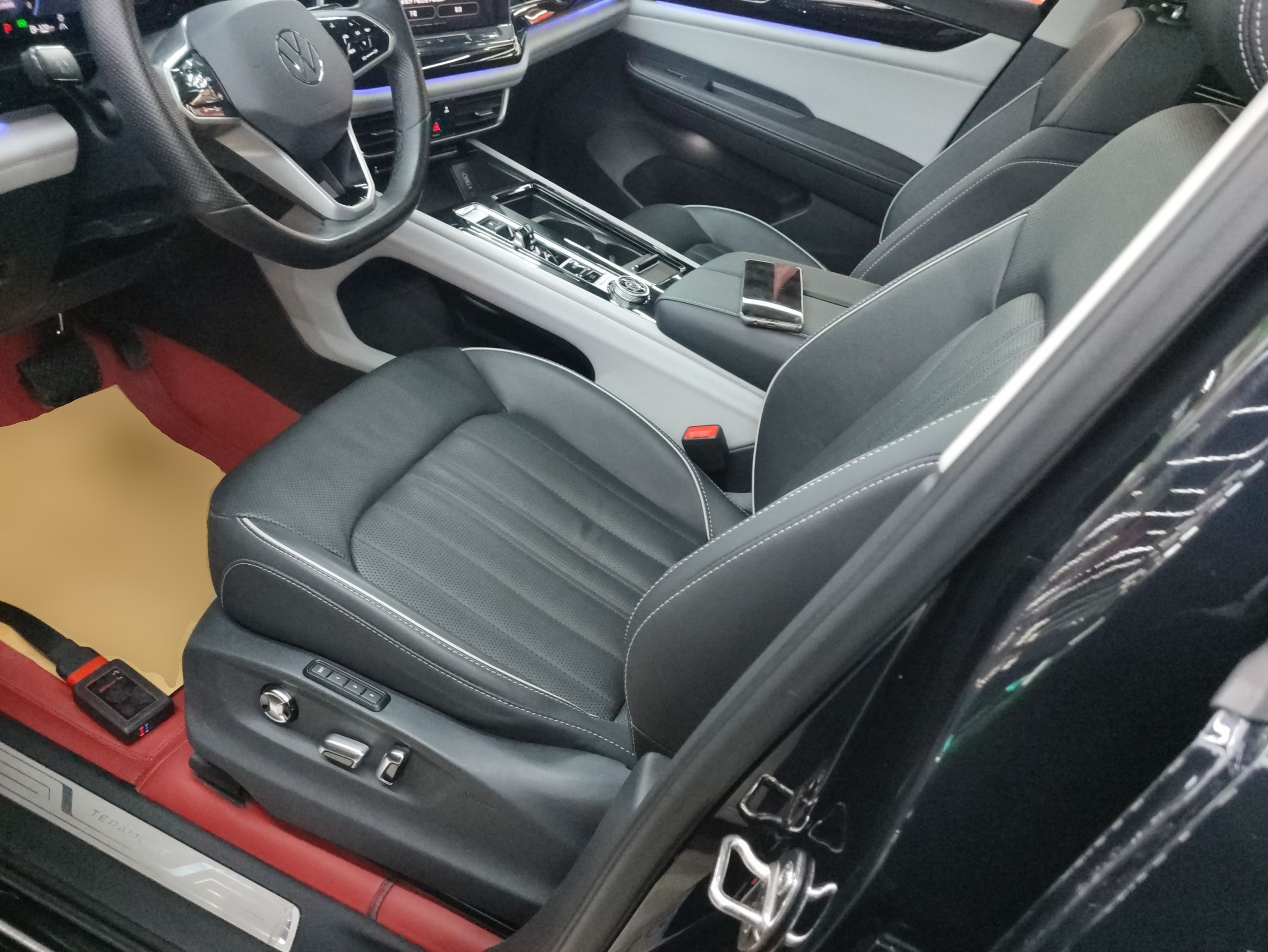 Переднее сиденье в автомобиле