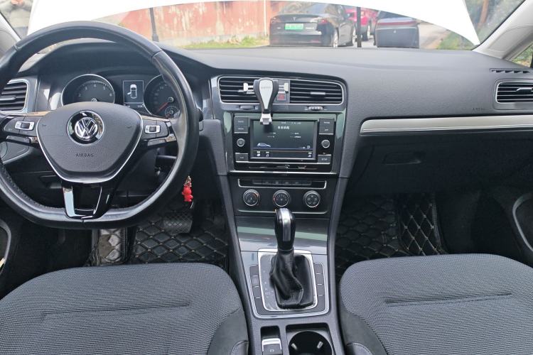 Used Volkswagen Golf 2018 230TSI Automatic Comfort Model
