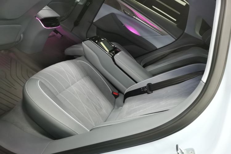 Used VOYAH PASSION 2023 Four-Wheel Drive Standard Edition