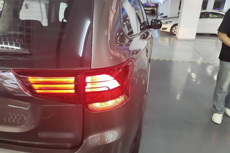 Used Mitsubishi Outlander 2018 2.0L Two-Wheel Drive Glory Edition 5 Seats
