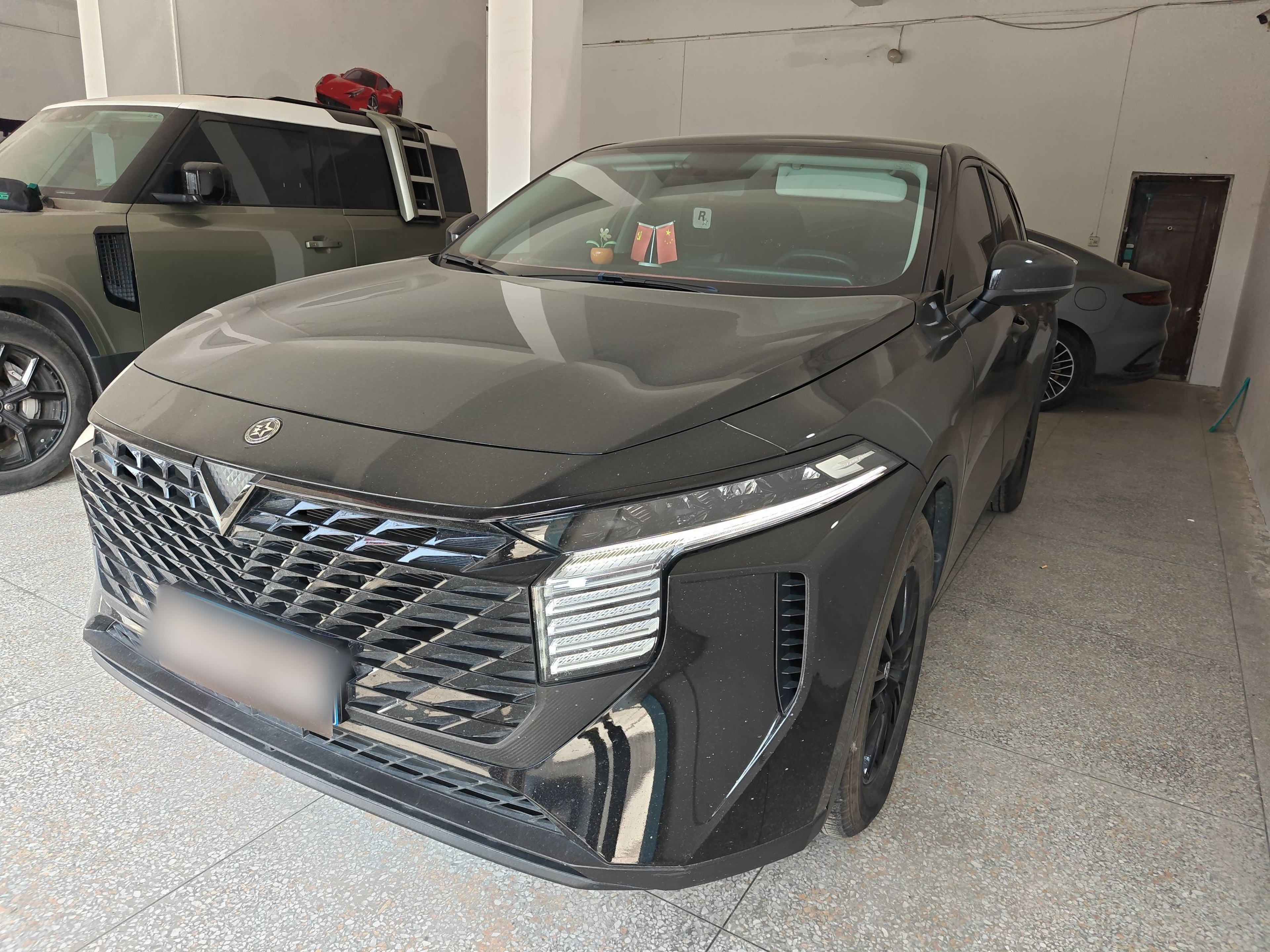 Под передней частью автомобиля