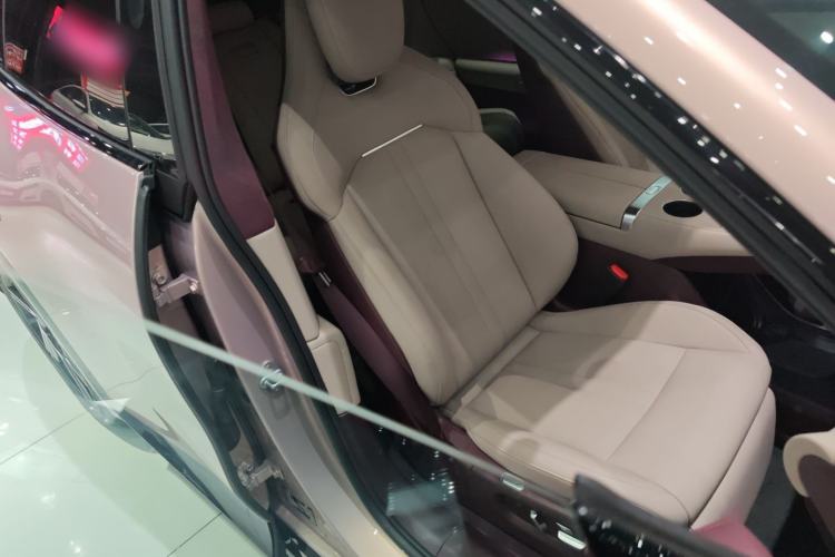 Used Xiaomi Auto YU7 2025 Ultra-Long Range High-Performance All-Wheel-Drive Max Edition
