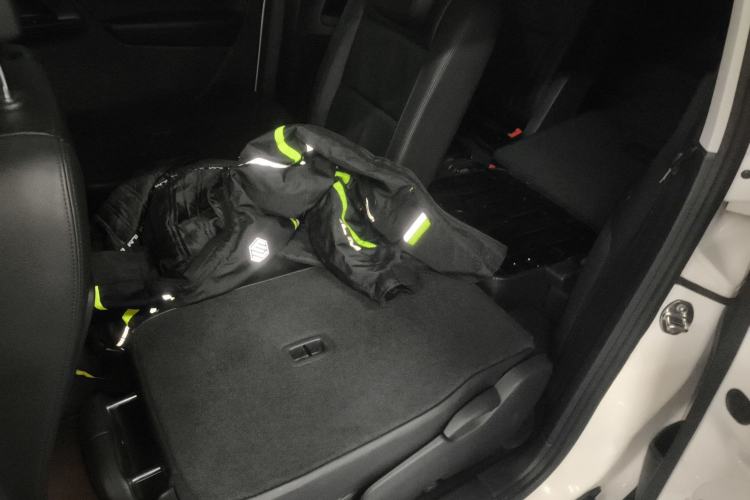 Used Volkswagen Sharan 2013 1.8TSI Comfort Model
