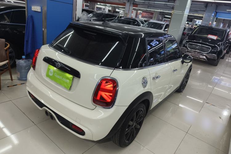 Used  MINI 2018 2.0T COOPER S Classic Edition Five-Door Version
