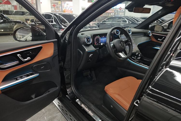 Used Mercedes-Benz GLC 2023 Facelift GLC 260 L 4MATIC Luxury Version 7-Seater