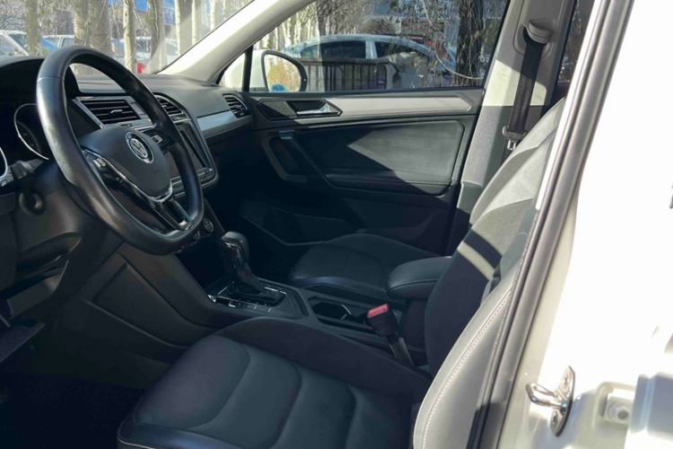 Used Volkswagen Tiguan L 2019 330TSI Automatic Two-Wheel Drive Smart Luxury Version China VI Standard
