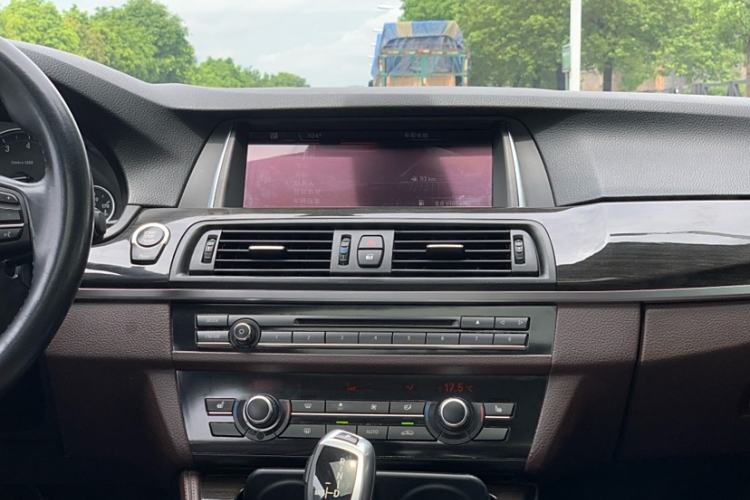 Used BMW 5 Series 2014 525Li Luxury Design Package
