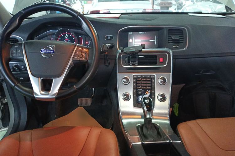 Used Volvo S60 2016 S60L T4 Zhiyuan Edition
