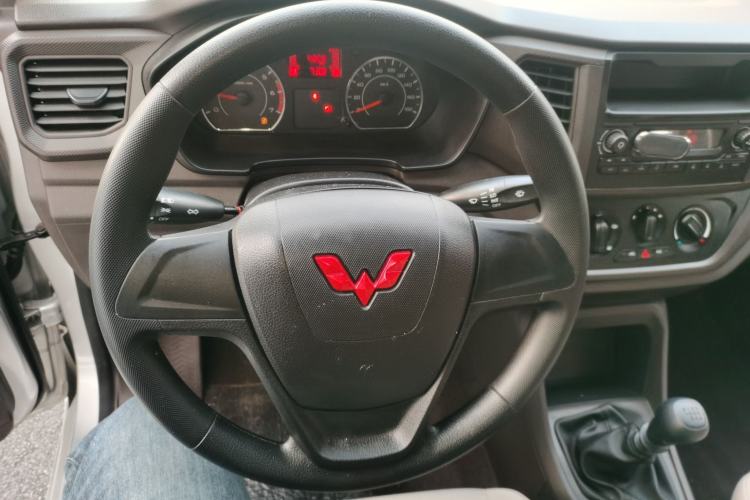 Used Wuling Hongguang V 2021 1.5L Jingqu Edition Enclosed-Window Vehicle LAR
