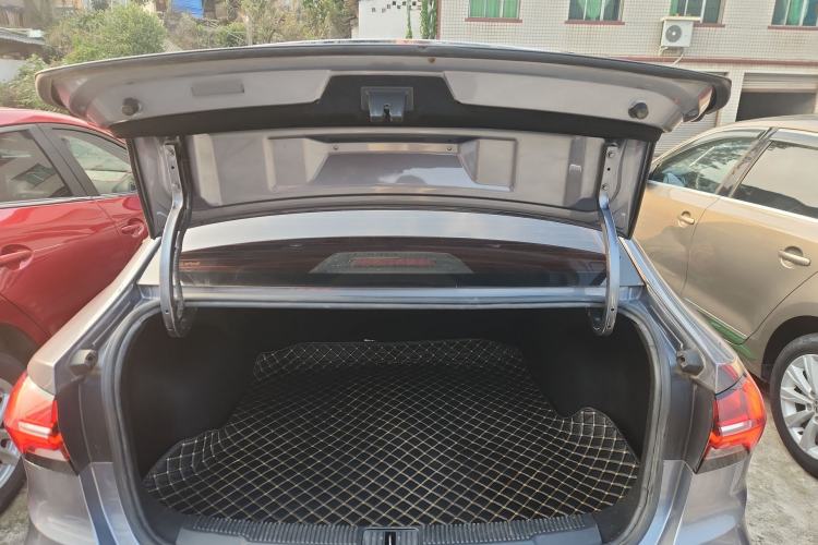 Used Roewe i5 2021 1.5L CVT Diamond Edition
