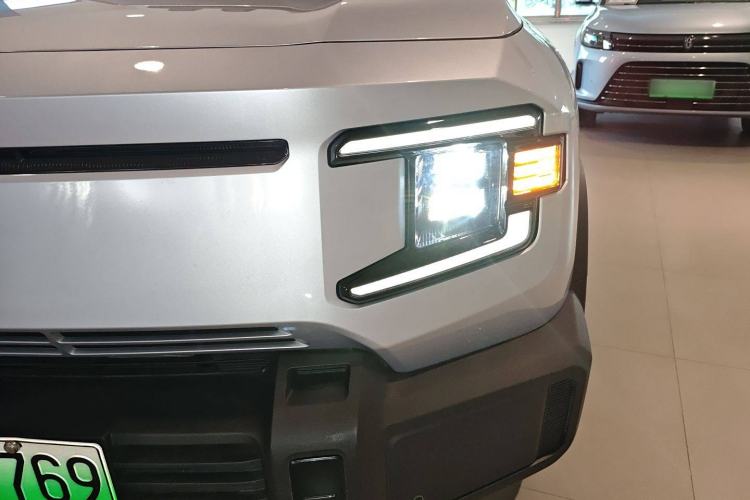 Used  G318 2024 Four-Wheel-Drive Air Suspension Model
