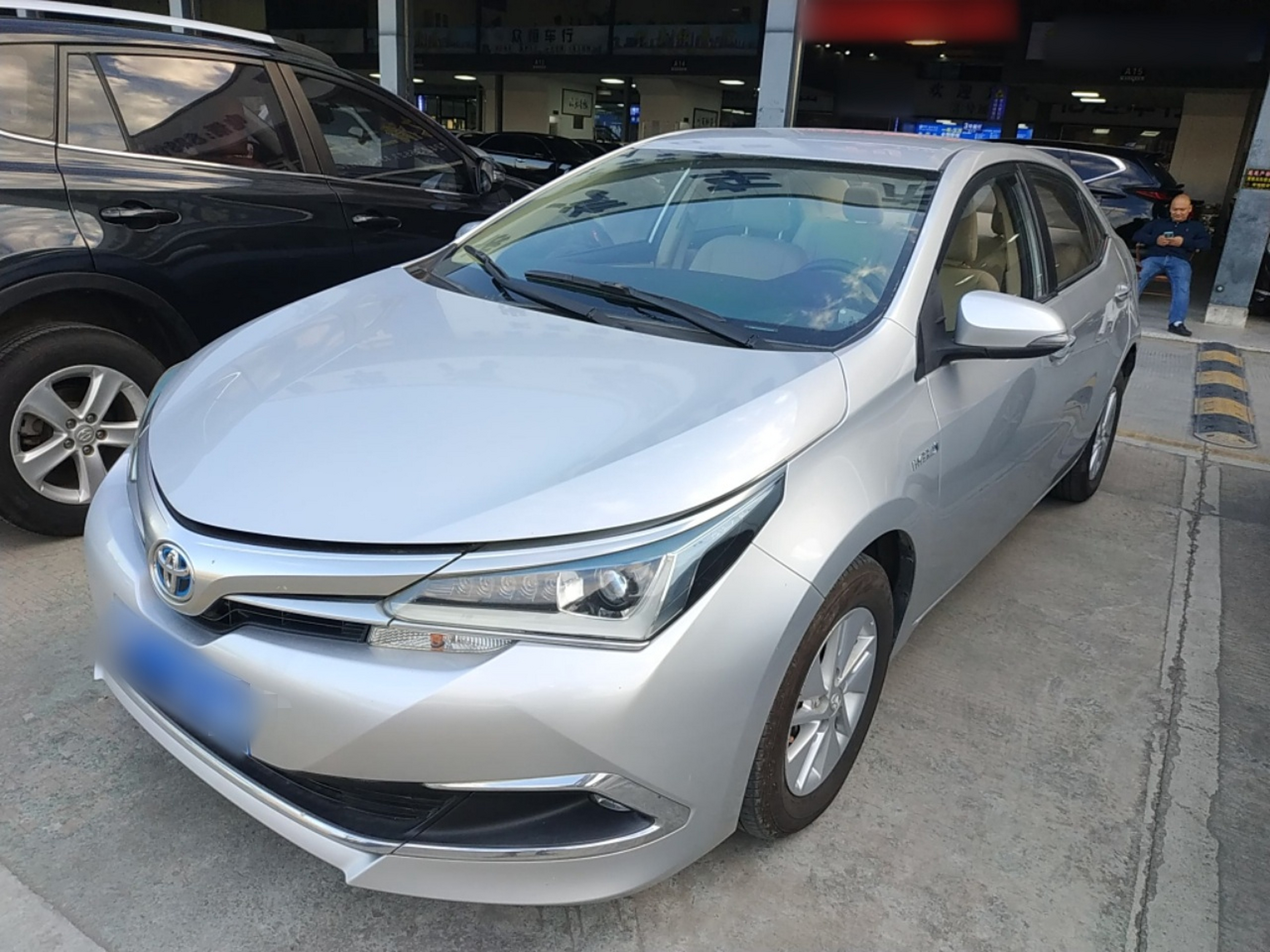 Под передней частью автомобиля