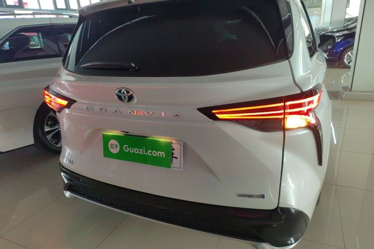 Used Toyota Granvia 2022 2.5L Hybrid Flagship Edition