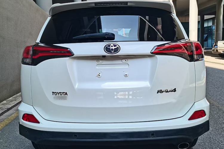 Used Toyota RAV4 2016 2.0L CVT Two-Wheel Drive Fashion Edition China V Standard
