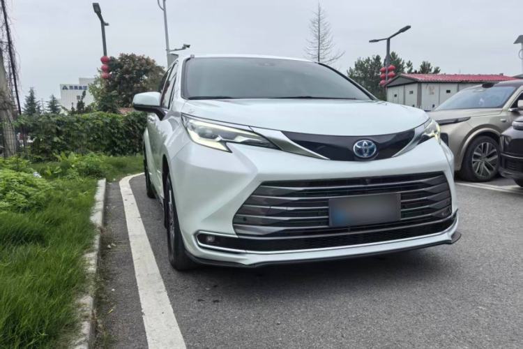 Used Toyota Sienna 2021 2.5L Hybrid Luxury Edition

