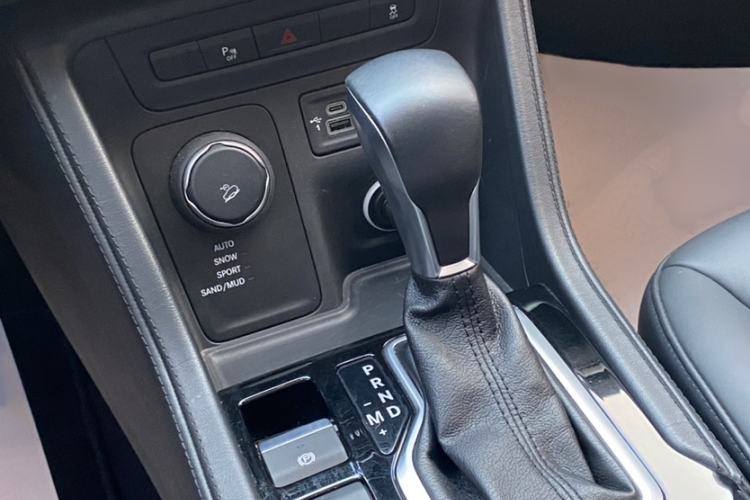 Used  Grand Commander 2018 2.0T Four-Wheel Drive Enjoyment Edition China VI
