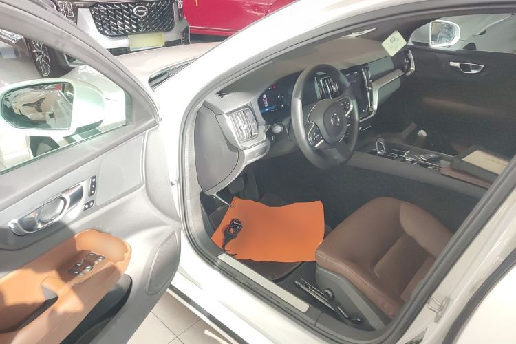 Used Volvo S60 2023 B4 Zhiyi Luxury Edition
