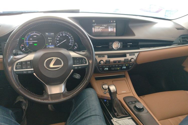 Used Lexus ES 2015 300h Comfort Edition