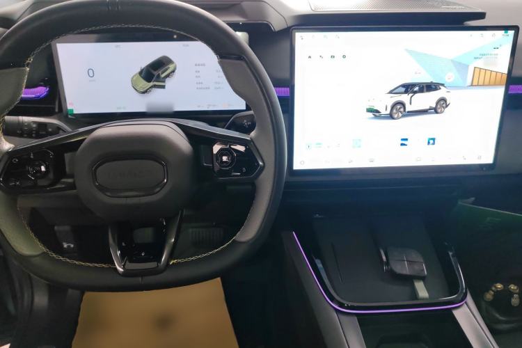 Used Lynk & Co 08 EM-P 2025 220 km All-Wheel-Drive Performance Halo
