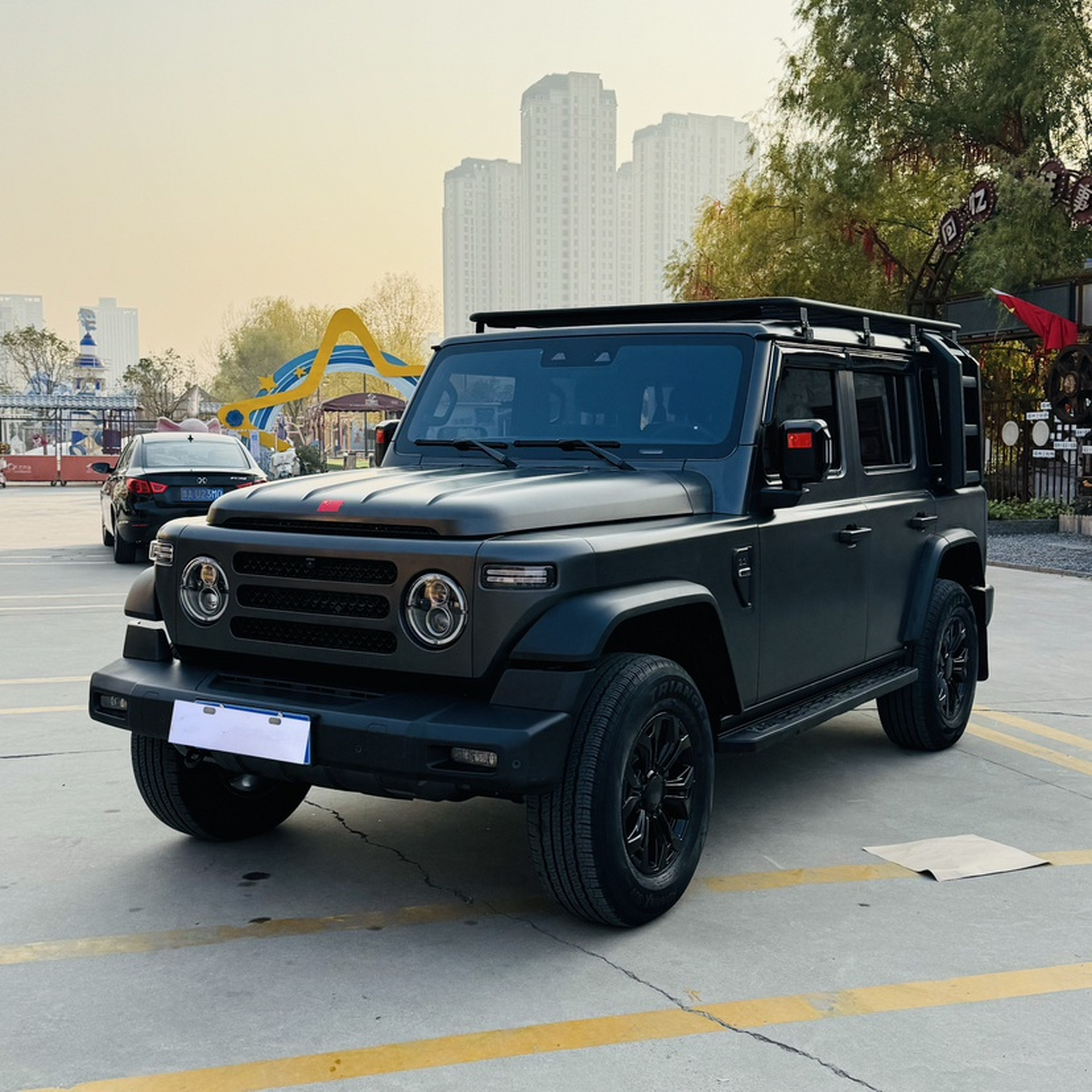 تحت مقدمة السيارة