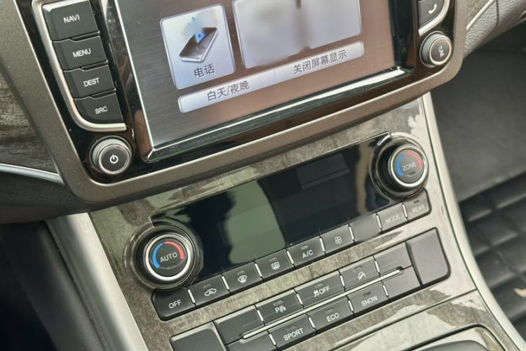 Used Haval H8 2015 2.0T two-wheel drive Comfort trim level
